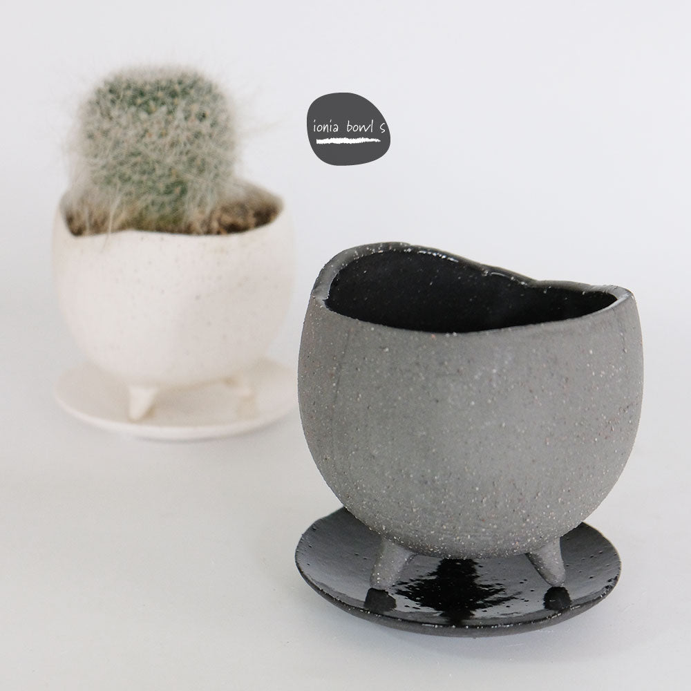 植木鉢 おしゃれ 陶器鉢 イオニアボウル 受皿付 ポット セラミック 径10.5cm 高9cm 3号 変わり鉢 白鉢 黒鉢 底穴あり